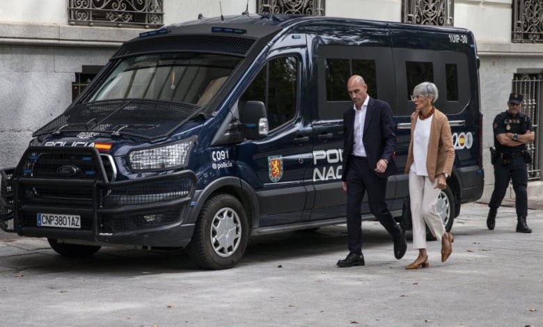 Обиски и арести в Испания заради милиони от араби