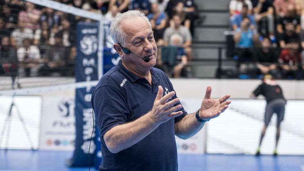 Уникален! Хулио Веласко направи безплатен курс за над 1000 волейболисти в Буенос Айрес