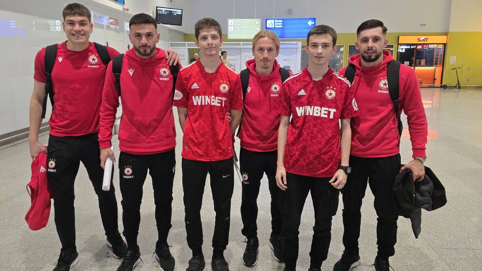 "Армейците" раздадоха автографи на летище "Варна"