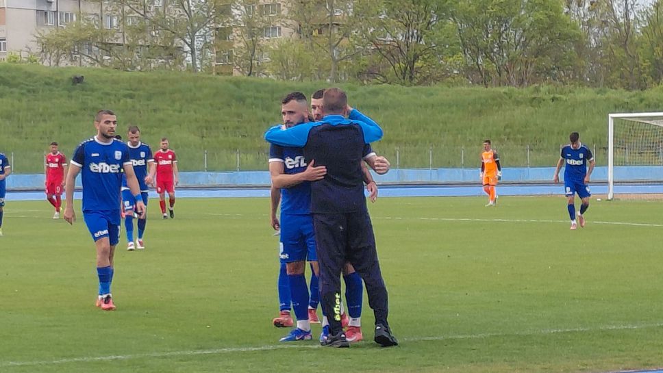 ФК Ямбол се справи с „розите“