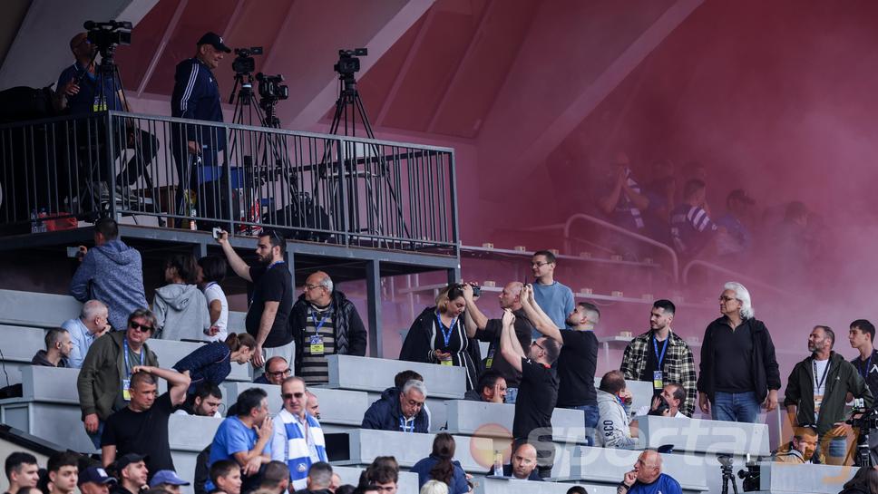 Запалиха червена димка в сектор А