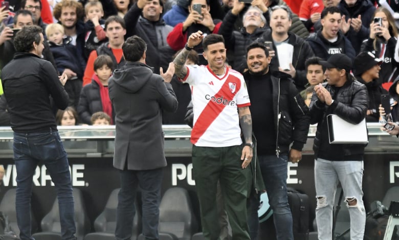 Хиляди пяха мръсната песен, вбесила Франция