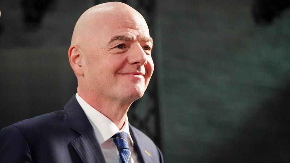 Противниците на Инфантино подготвят решителни действия срещу него, няма да се примирят, докато не подаде оставка