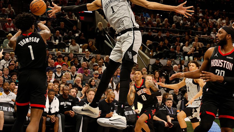 Сан Антонио Спърс победи Хюстън Рокетс в дербито на Тексас