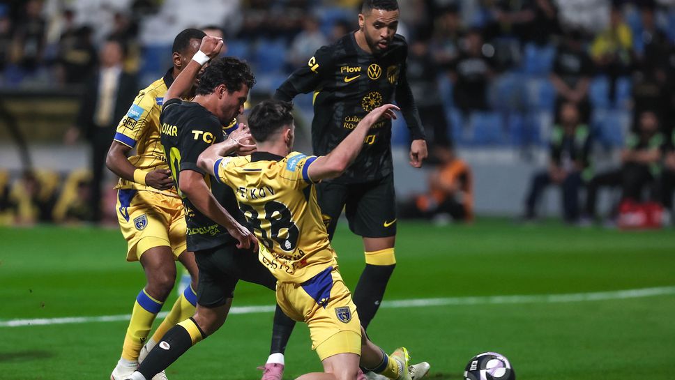 Петков с цял мач при загуба от шампиона