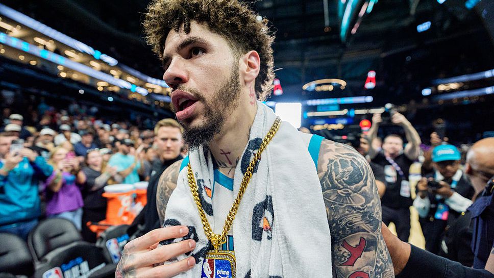 НБА тресна солена глоба на ЛаМело Бол