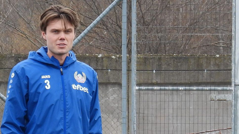 Монтана обяви раздяла със защитник