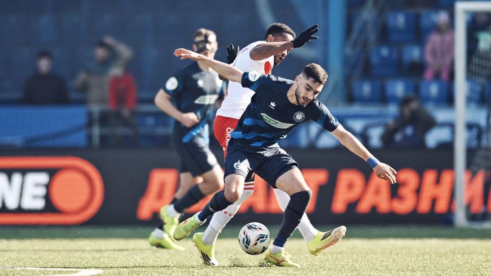 Емил Ценов остана на пейката при загуба от Спартак (М)