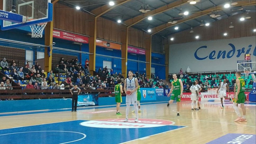 Спартак удари Шумен у дома