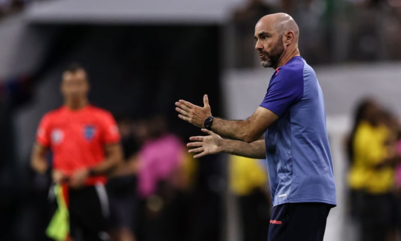 Отпадането от Аржентина взе главата на треньора на Еквадор