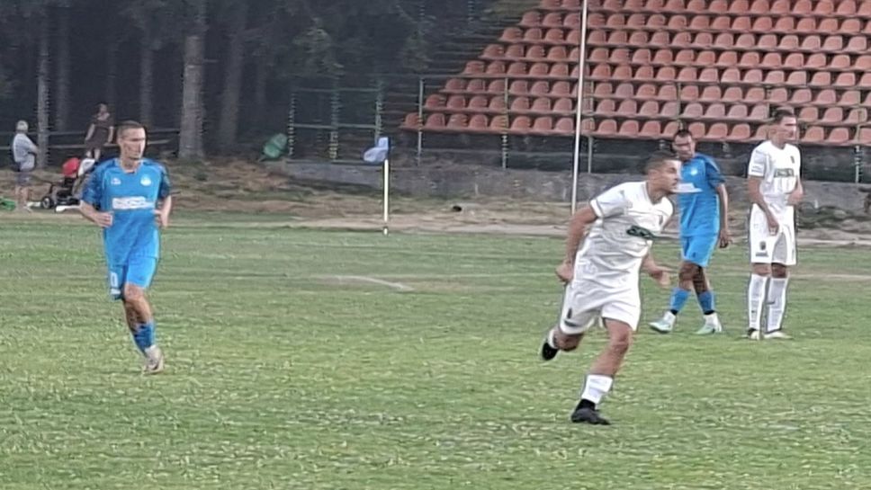 Пирин (Разлог) надви Ботев (Ихтиман)