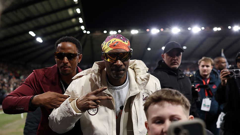 Снуп Дог бе посрещнат като герой от феновете на Суонзи