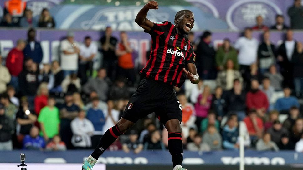 Наполи очаква пристигането на халф от Премиър лийг