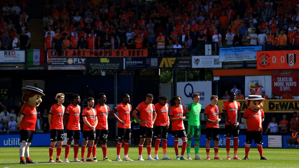 Лутън очаквано последва Шефилд Юн и Бърнли в Чемпиъншип