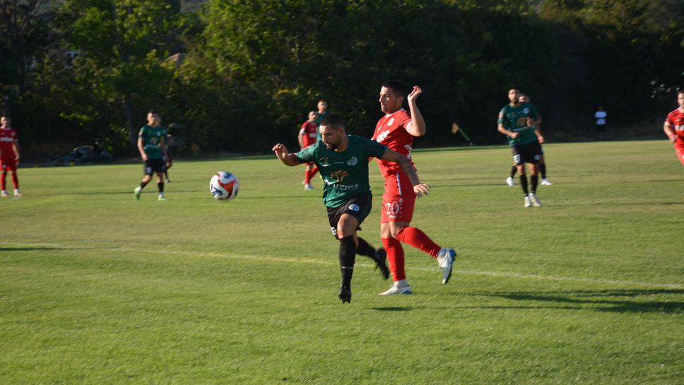 Нефтохимик излъга „розите“ в Мъглиж