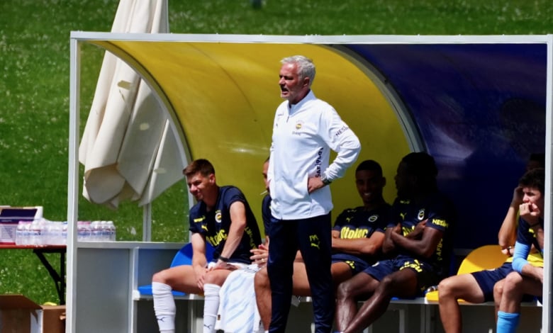 Фенербахче тръгна с победа при Моуриньо