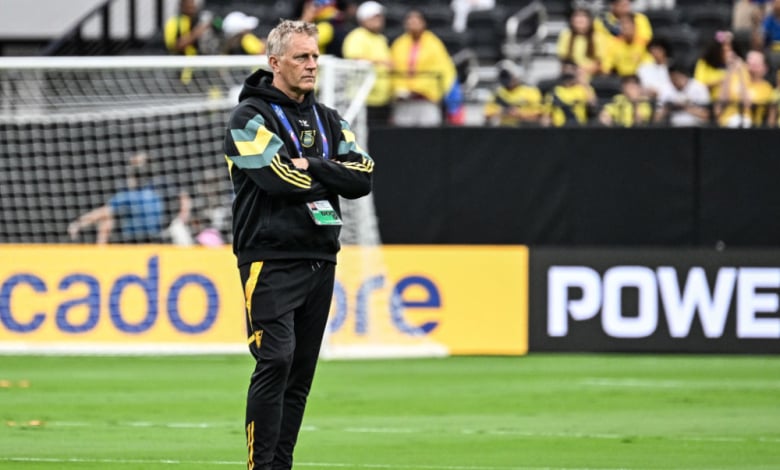 Исландец пое националния тим на Ейре