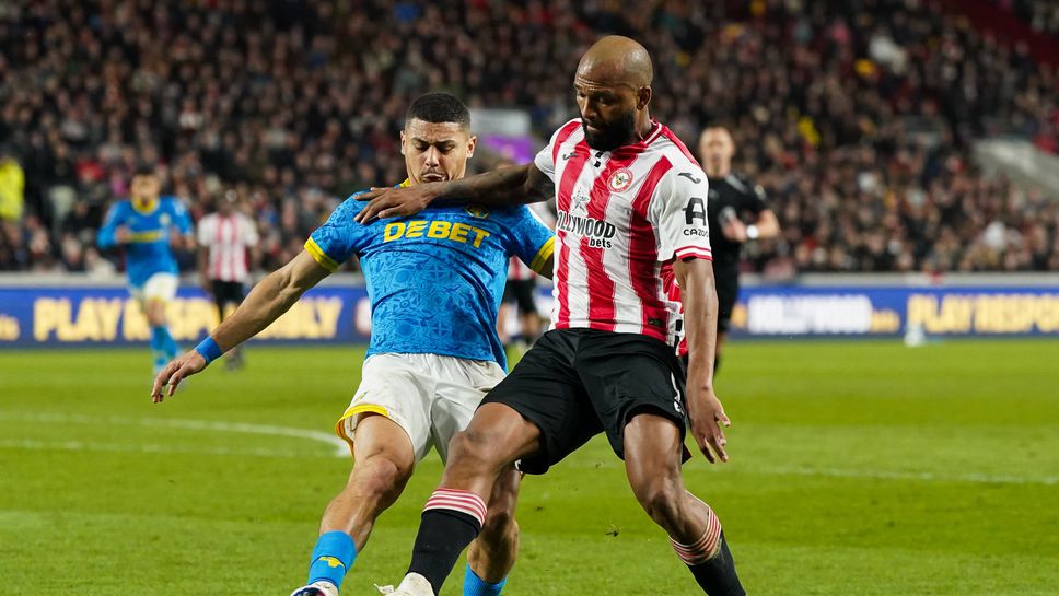 Игор Тиаго отпразнува повиквателната с гол, но Брентфорд допусна обрат срещу Уулвс