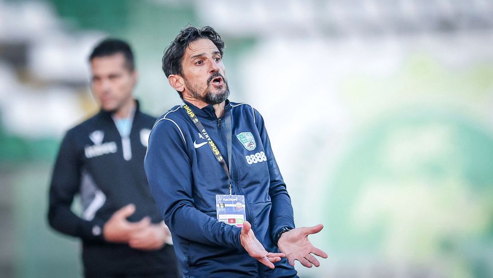 Наставникът на Берое разкри: Играчите ги е страх да тренират! Не се готвим на нормален терен