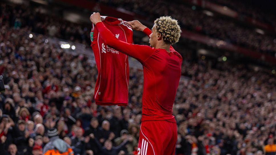 Карагър посочи кой измежду Исак и Екитике трябва да води атаката на Ливърпул