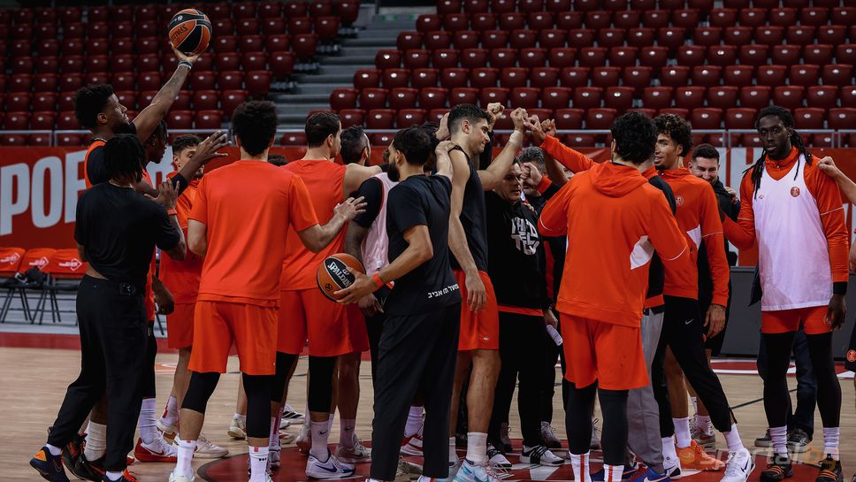 Апоел Тел Авив работи по събирането на всичките си играчи и служители в България