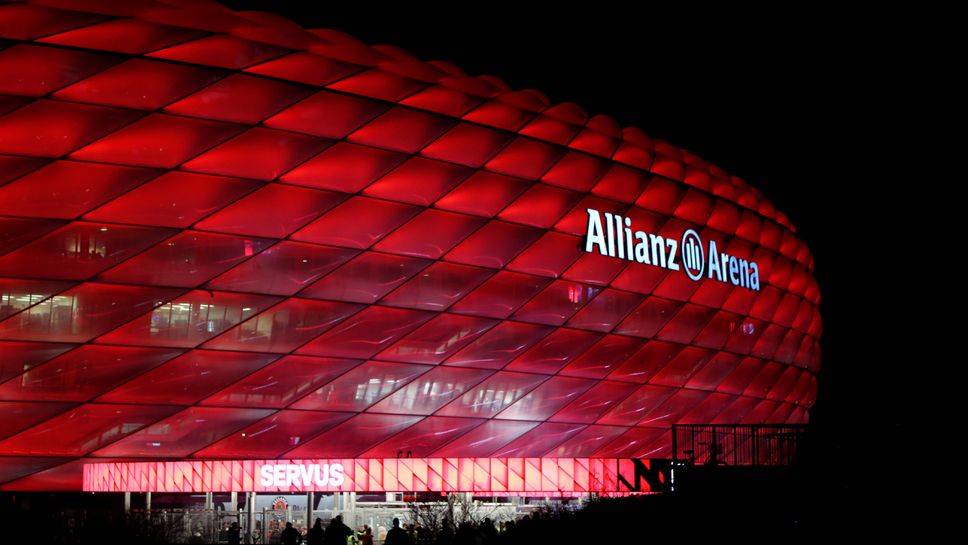 Съставите на Байерн и Гладбах, Нойер, Мусиала и Джаксън са титуляри за баварците