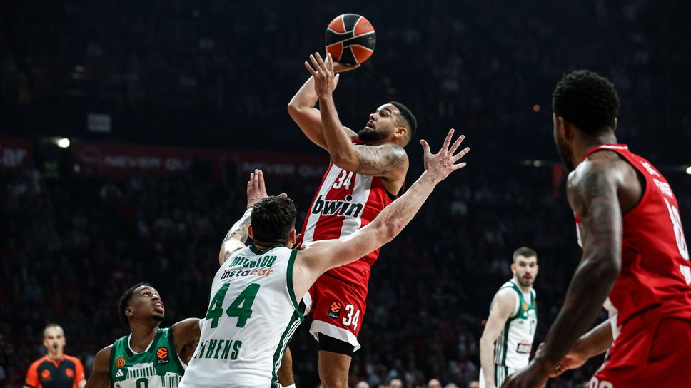 Отсъствието на Везенков не спря Олимпиакос за победа в супердербито с Панатинайкос