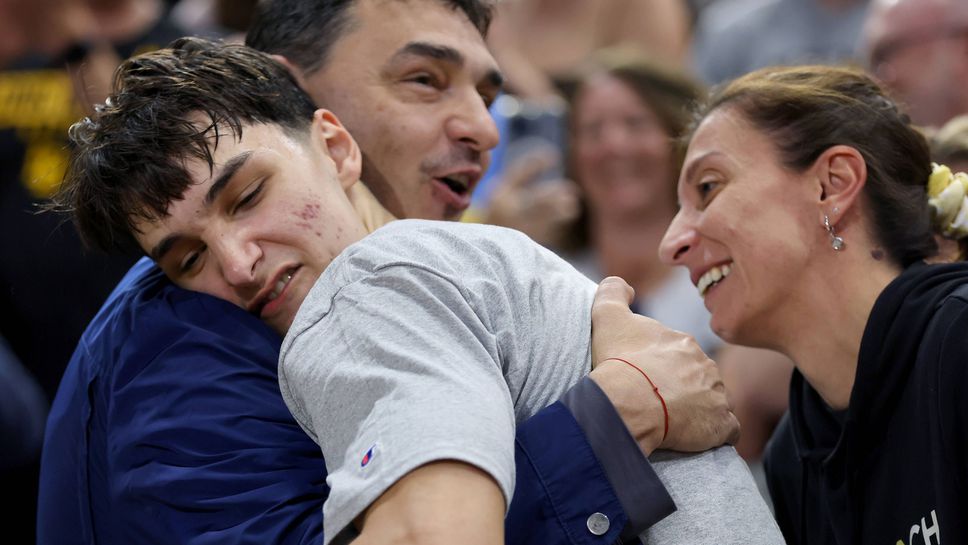 Ето как Владо Николов "подсказа" на Мони Николов какво да направи за победната точка