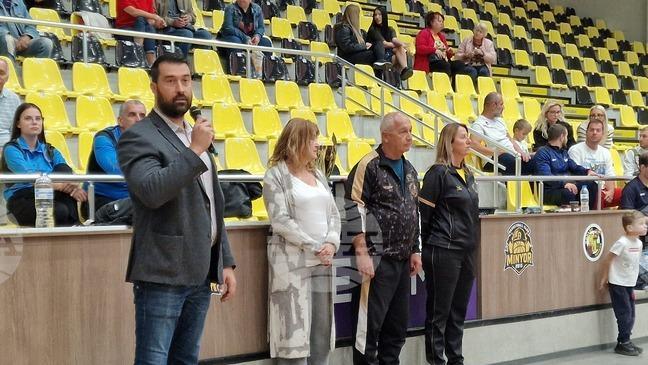 В зала „Борис Гюдеров“ в Перник беше дадено началото на 26-ото издание на мемориалния турнир в памет на волейболната легенда
