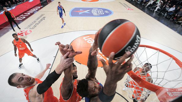 Дубай Баскетбол, Барселона и Анадолу Ефес постигнаха победи в Евролигата