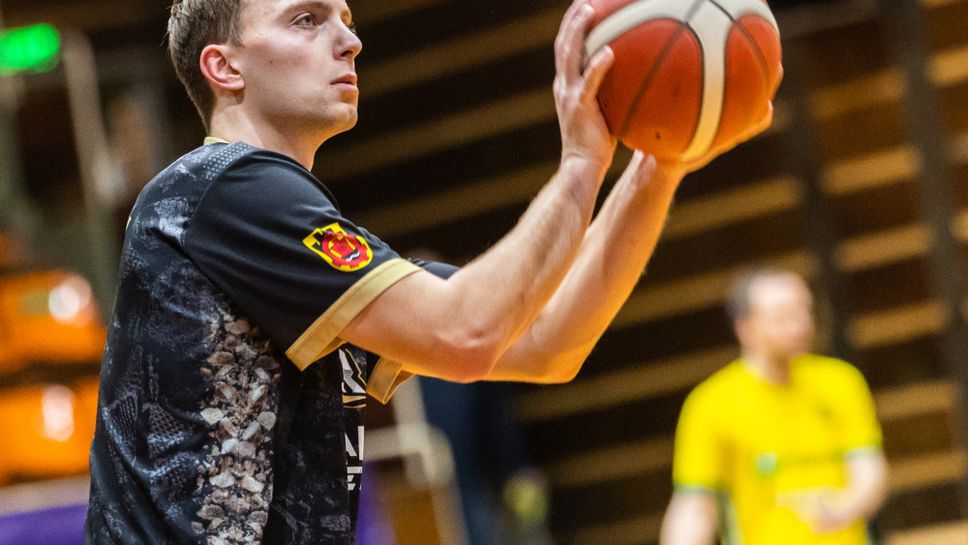 Миньор се раздели с още един играч