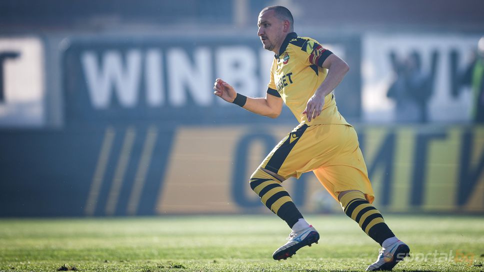 Лудогорец и Ботев (Пд) си делят заплатата на Неделев