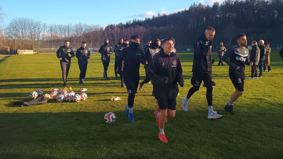 Локо (Мездра) взе млад халф