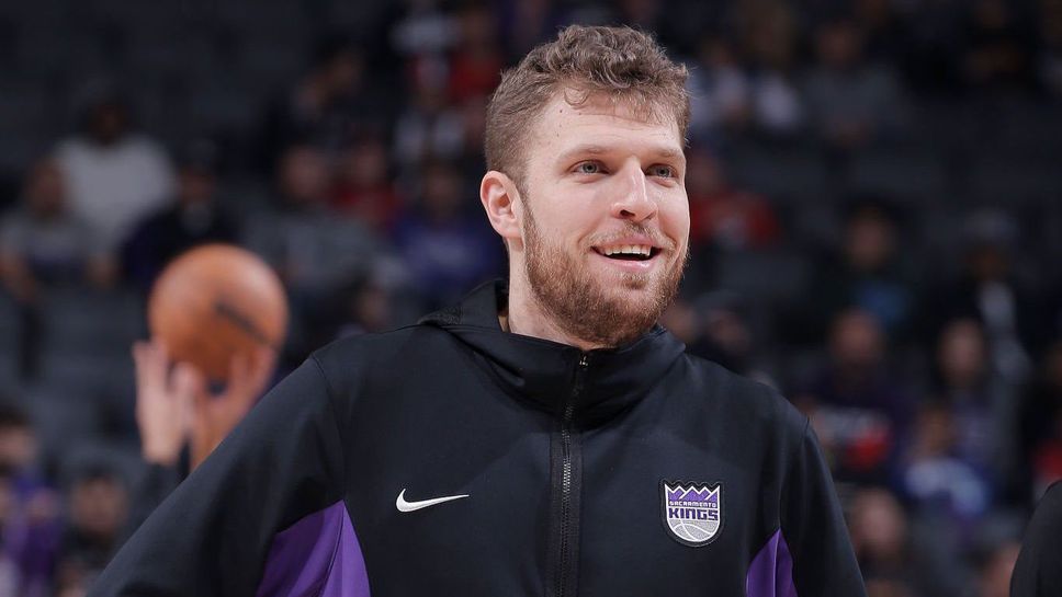 Торонто обяви Везенков