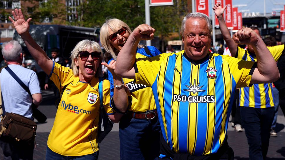 Съставите на Ман Сити и Саутхамптън, Холанд оставен на пейката