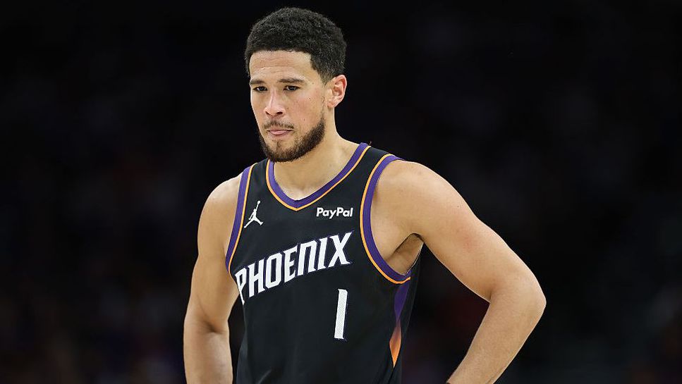 Глоба и заличено техническо за Девин Букър от НБА