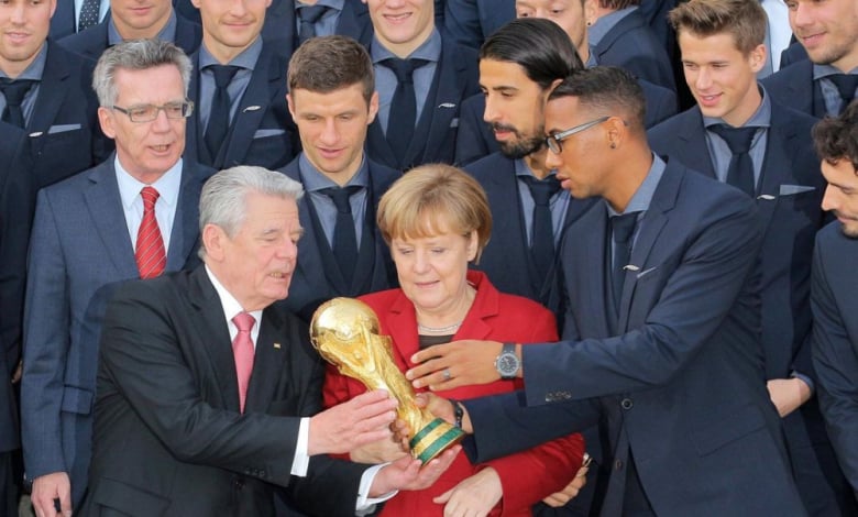 Майката на световен шампион шокира с обвинения срещу сина си