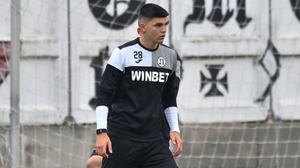 Валери Божинов-младши тренира с първия отбор на Локомотив (Пд)