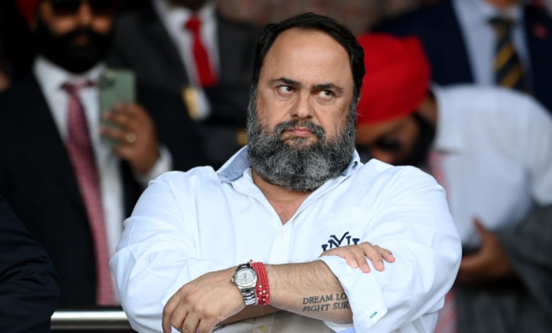 Екшън! Бос нахлу на терена и се нахвърли на съдия във Висшата лига