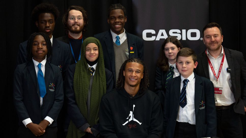 Защитник на Ман Сити се включи в училищна инициатива