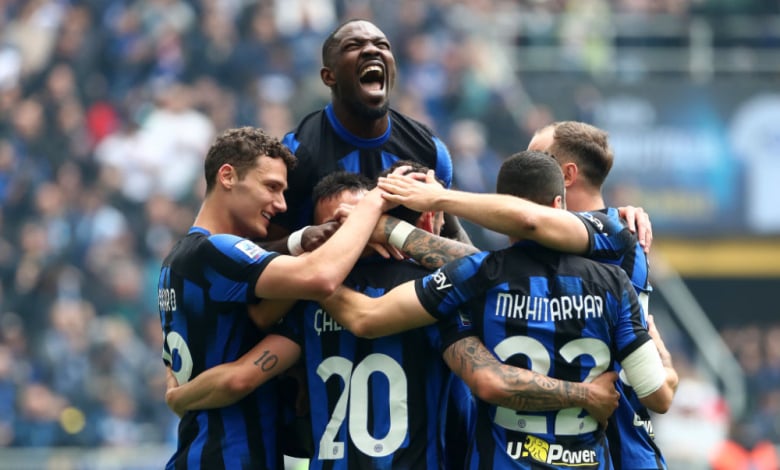 Интер отпразнува титлата в исторически мач ВИДЕО