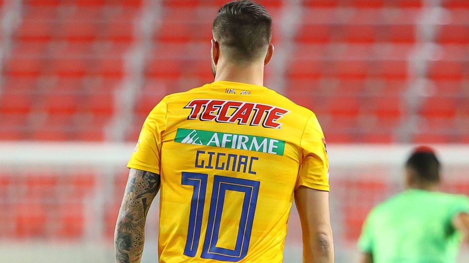 Феновете на Тигрес със специална хореография за рекордьора по голове Жиняк (видео)