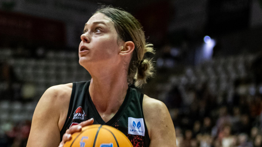 Скандал в Гърция: Прекратиха първия финален мач на Христова и Атинайкос