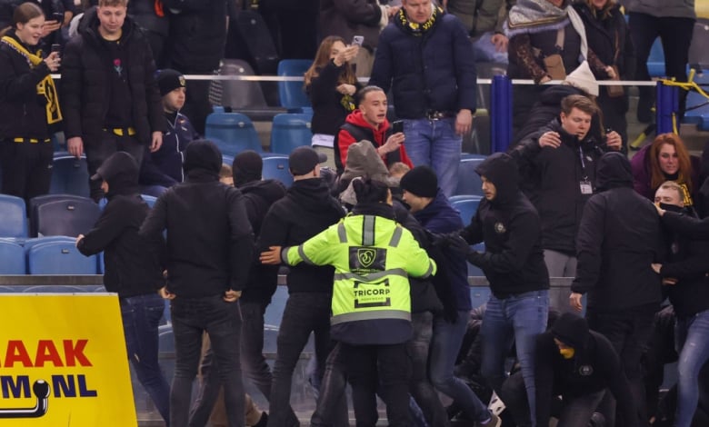 Скандално: Хулигани нахлуха и подгониха футболисти ВИДЕО