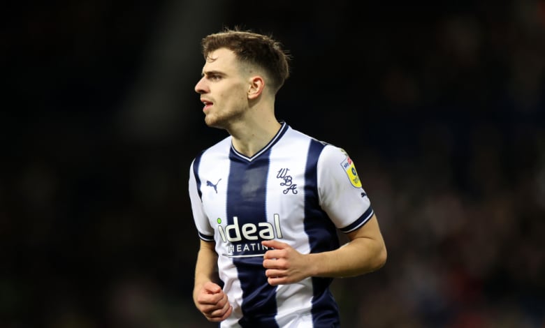 Ирландски футболист едва не нокаутира съперник ВИДЕО