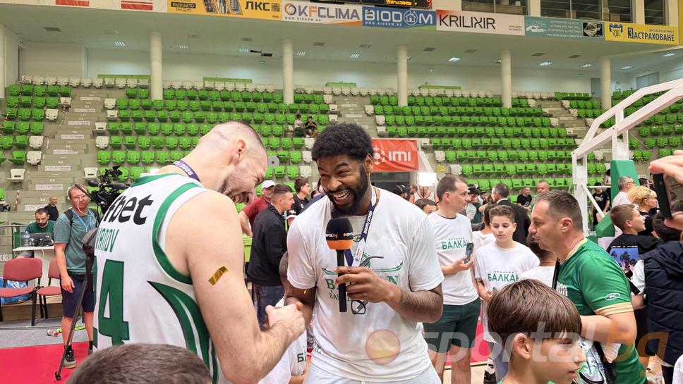 Ексклузивно! Звезда на Балкан грабна микрофона на Sportal.bg, фенове пяха пред камерата, треньорът полетя във въздуха