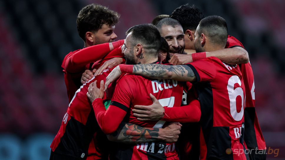 Юношата Емил Геров подписа първи професионален договор с Локомотив (София)