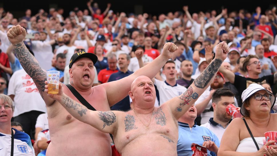 Вратарят на Англия призова феновете да не спират да пият