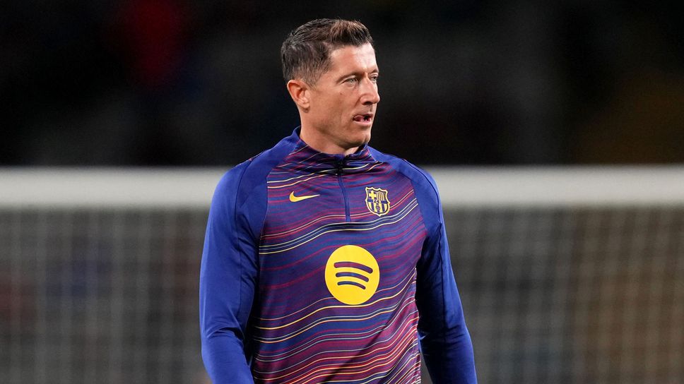 Левандовски готов да намали заплатата си, но от Барса не бързат с новия договор