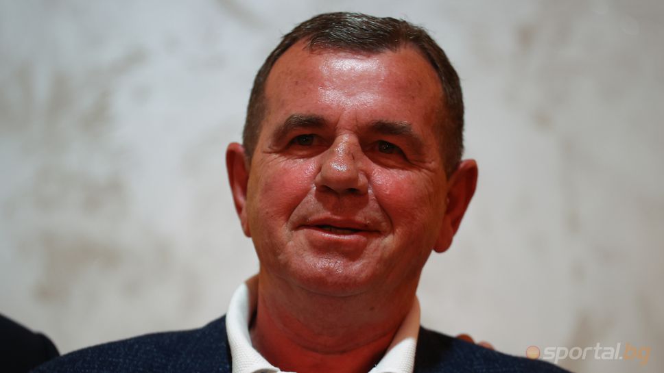 Осезаемо присъствие на футболни фигури във Варна